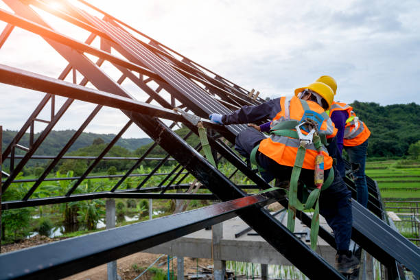 Best Roof Gutter Cleaning  in Oakridge, OR